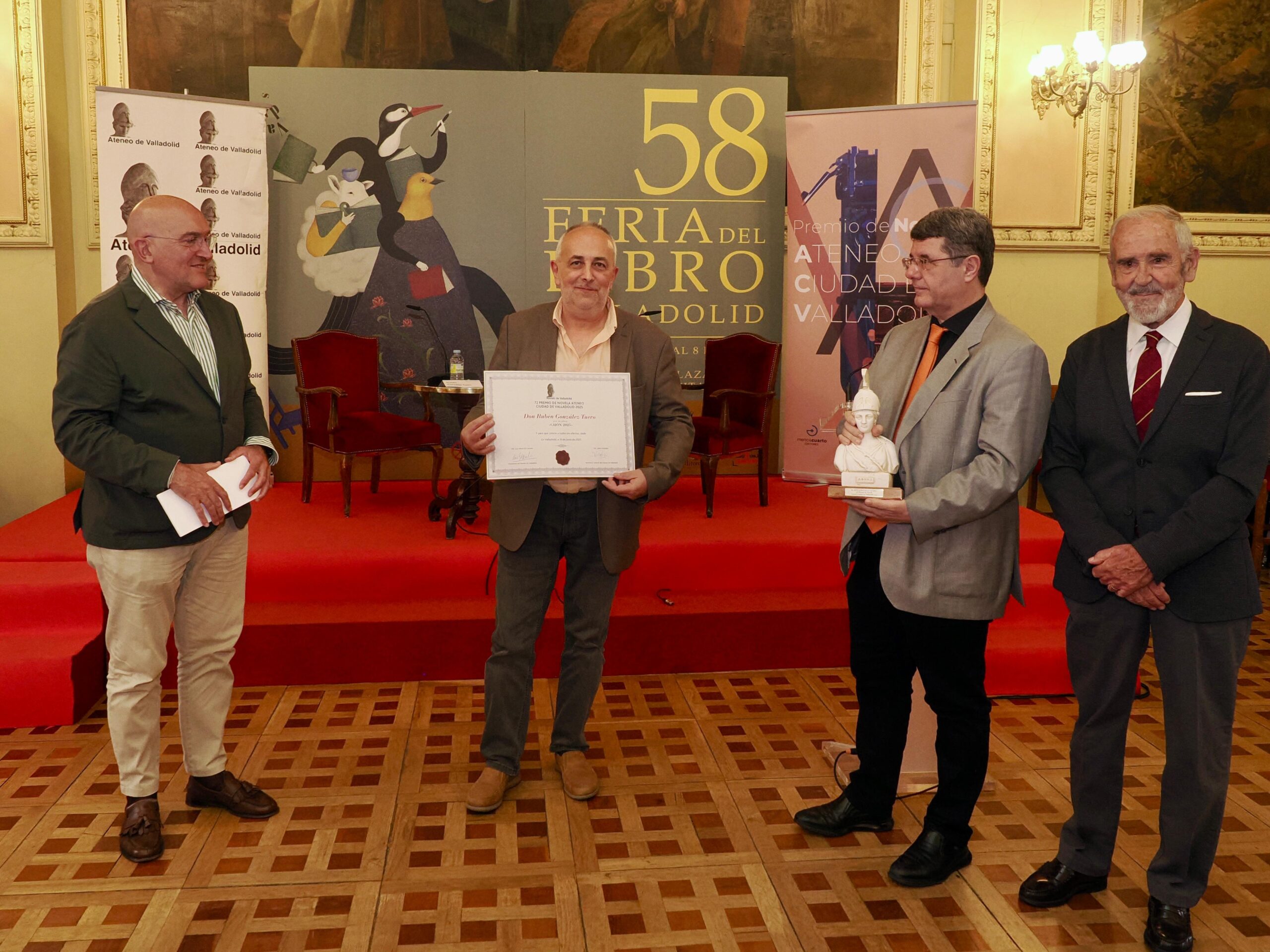 Rubén González Tuero recibe el 72º Premio de Novela Ateneo-Ciudad de Valladolid por Gijón 2085: “El presente me aburre, prefiero escribir sobre el futuro o el pasado”