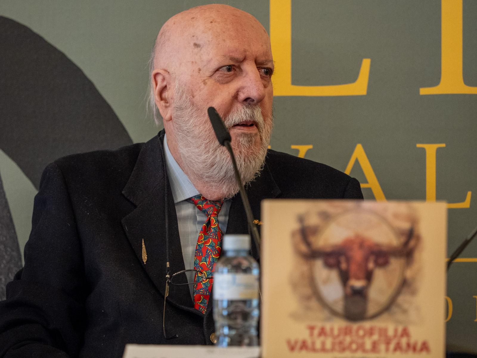 La historia taurina de Valladolid cobra vida en la Feria del Libro con la obra de José Delfín Val
