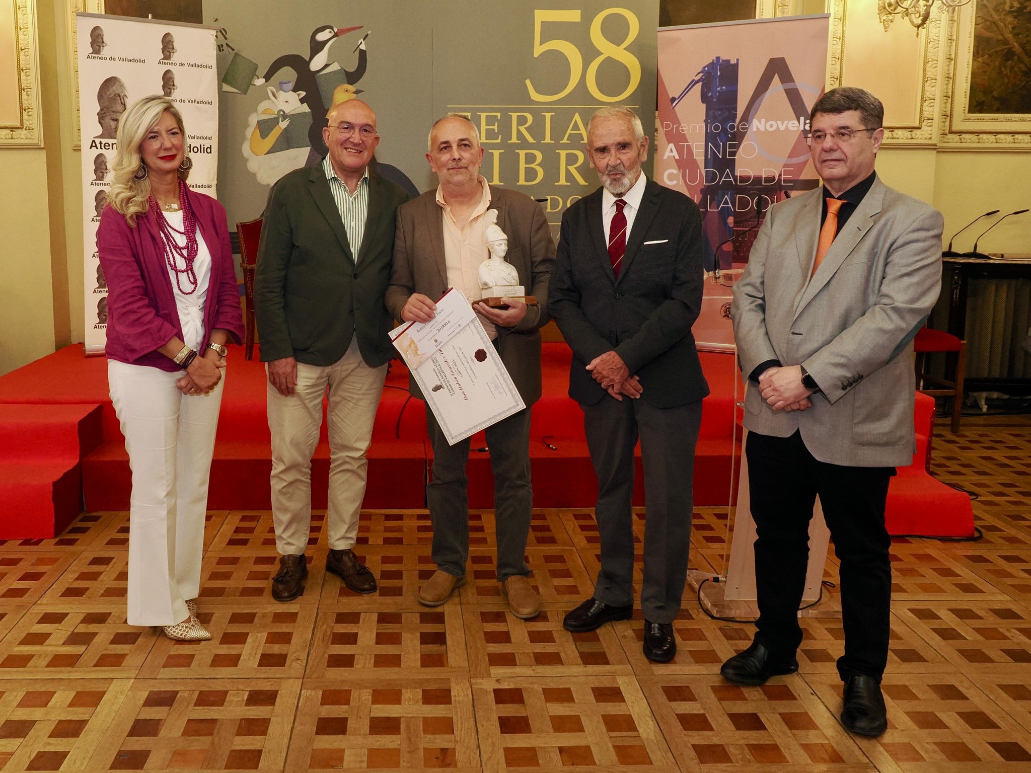 Rubén González Tuero recibe el 72º Premio de Novela Ateneo-Ciudad de Valladolid por Gijón 2085: “El presente me aburre, prefiero escribir sobre el futuro o el pasado”